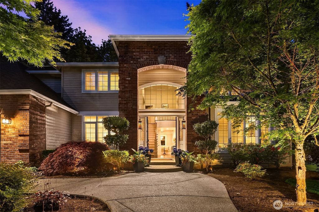 Photo of 8512 213th Place NE, Redmond, WA 98053 (MLS # 2519352)