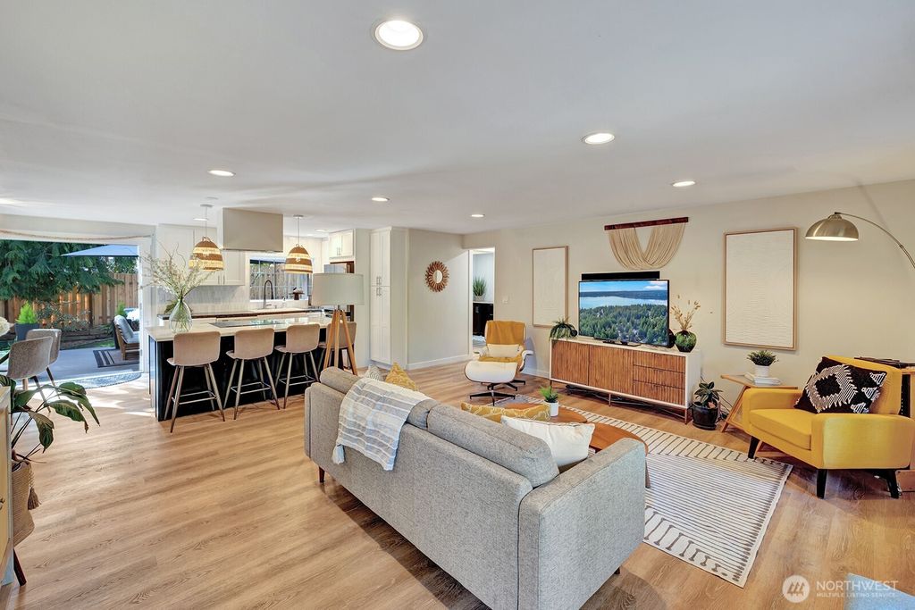 Photo of 915 211th Place NE, Sammamish, WA 98074 (MLS # 2350105)