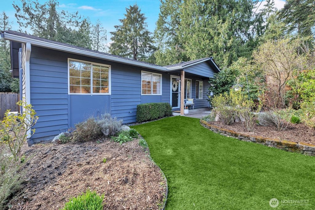 Photo of 915 211th Place NE, Sammamish, WA 98074 (MLS # 2350105)