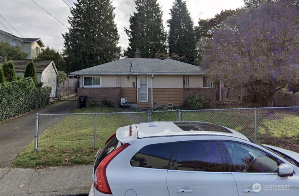 Photo of 7060 Cleopatra Place NW, Seattle, WA 98117 (MLS # 2418549)