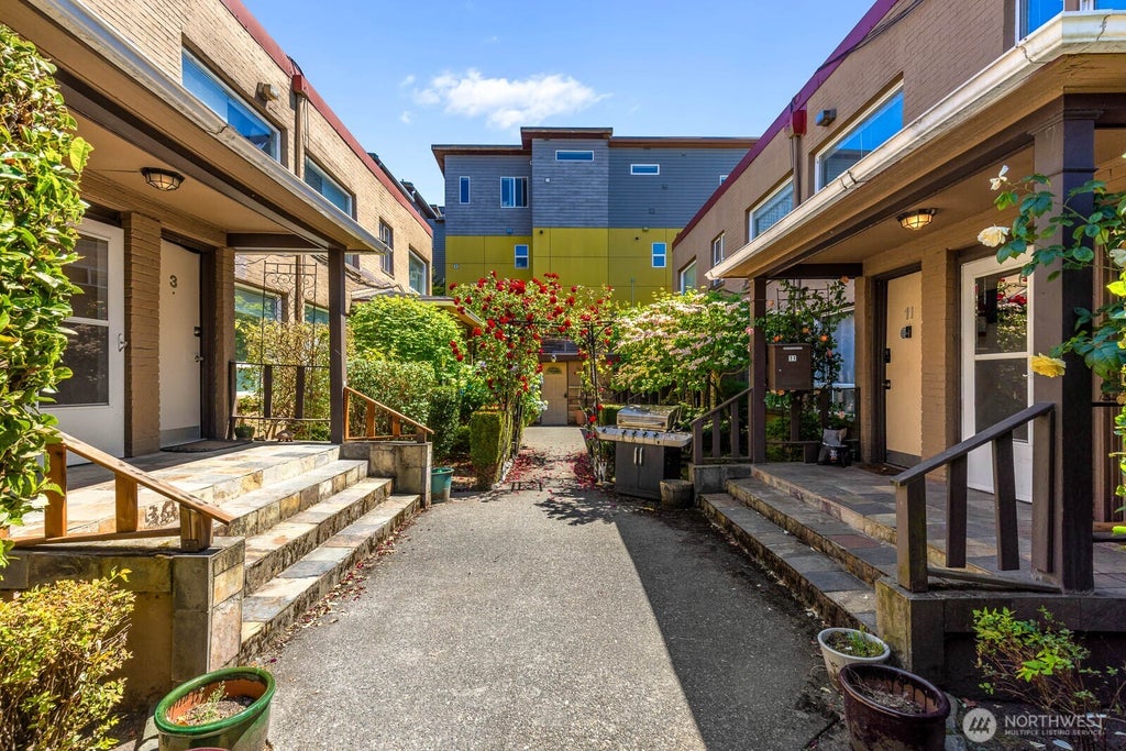 Photo of 120 14th Avenue #12, Seattle, WA 98122 (MLS # 2552530)