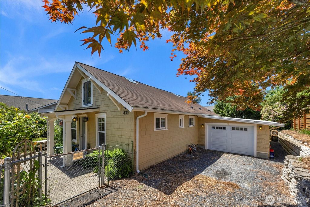 Photo of 830 Avenue A, Snohomish, WA 98290 (MLS # 2381811)