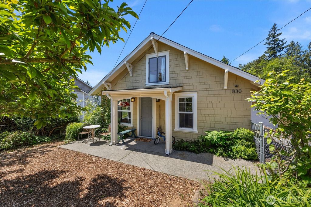Photo of 830 Avenue A, Snohomish, WA 98290 (MLS # 2381811)