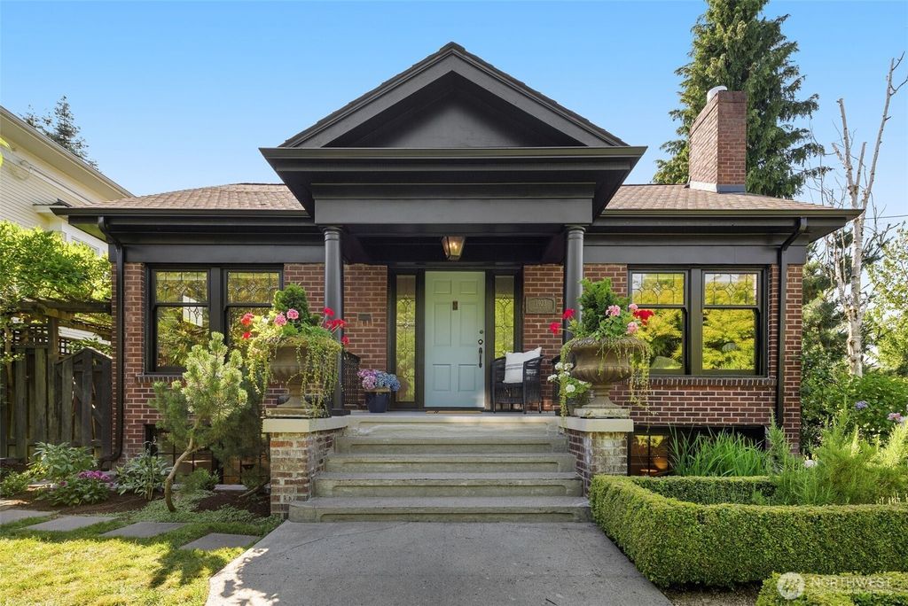 Photo of 1923 Warren Avenue N, Seattle, WA 98109 (MLS # 2394070)