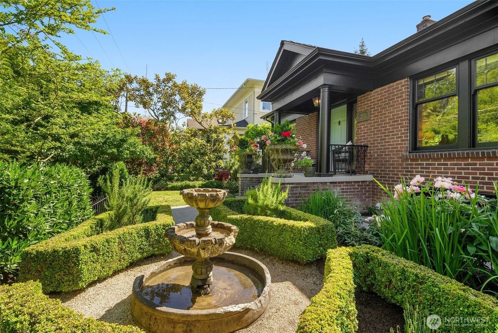 Photo of 1923 Warren Avenue N, Seattle, WA 98109 (MLS # 2394070)