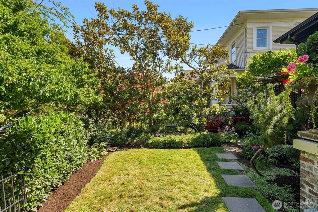 Photo of 1923 Warren Avenue N, Seattle, WA 98109 (MLS # 2394070)