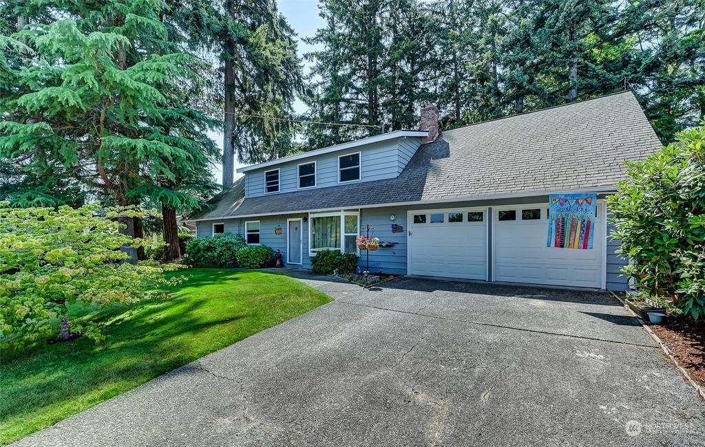 Photo of 131 165th Avenue NE, Bellevue, WA 98008 (MLS # 2143971)