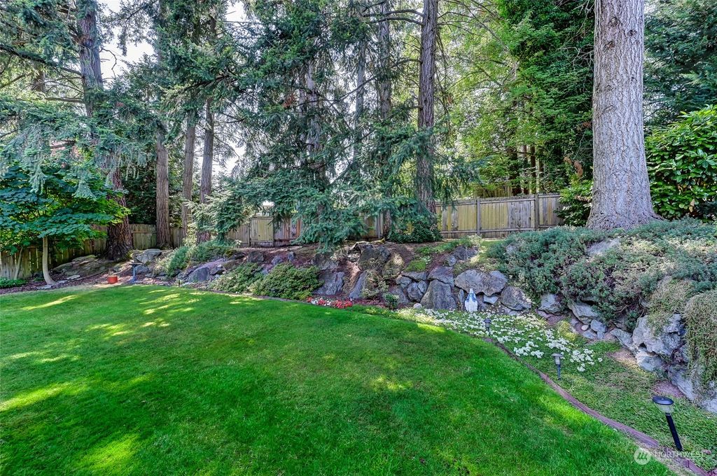 Photo of 131 165th Avenue NE, Bellevue, WA 98008 (MLS # 2143971)