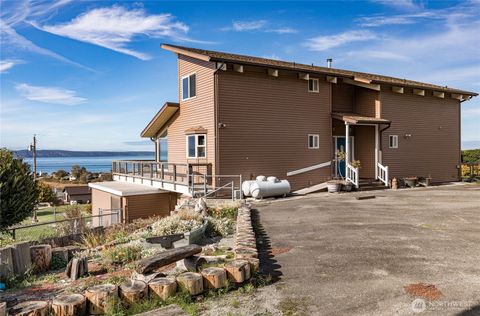 Photo of 4946 Scurlock Road, Freeland, WA 98249 (MLS # 2455679)