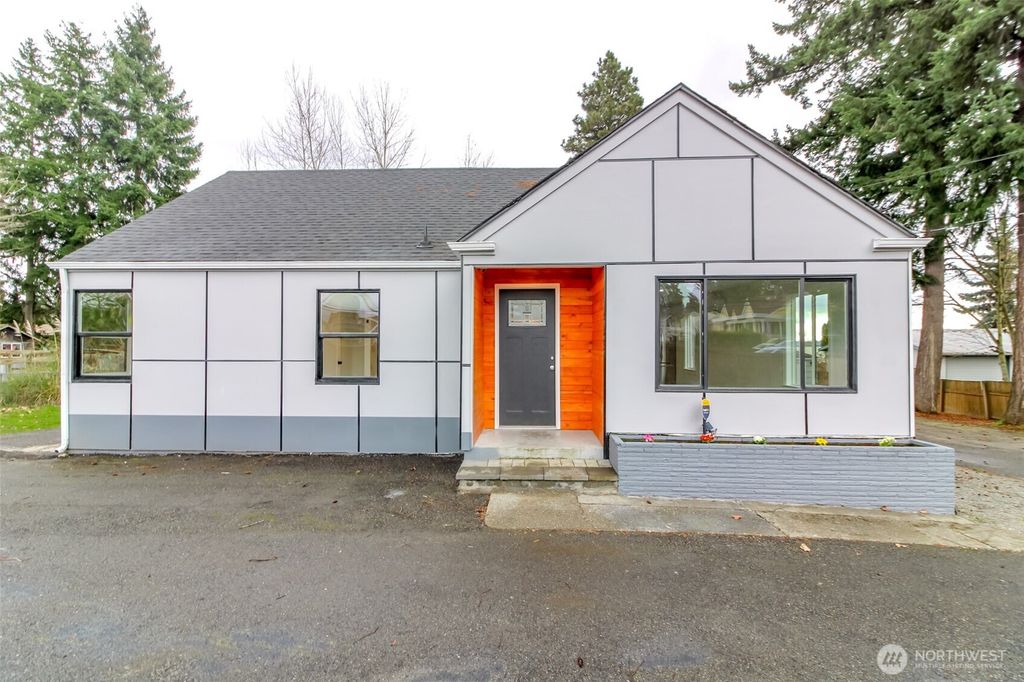 Photo of 9613 S 240th Street, Kent, WA 98031 (MLS # 2487629)