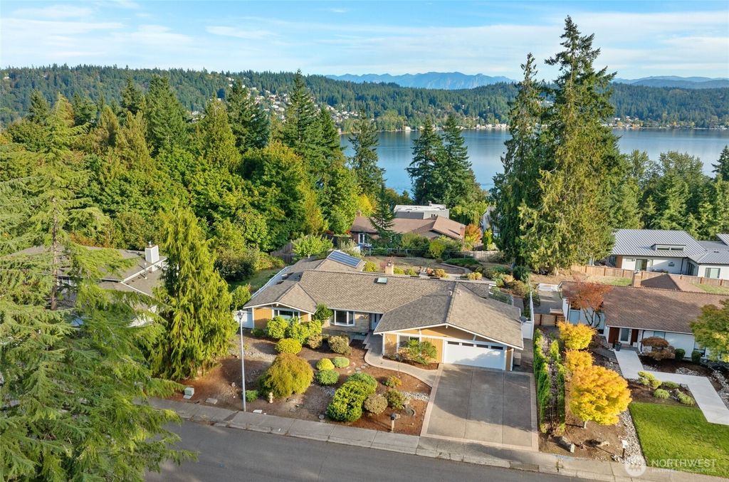 Photo of 1672 185th Avenue NE, Bellevue, WA 98008 (MLS # 2454908)