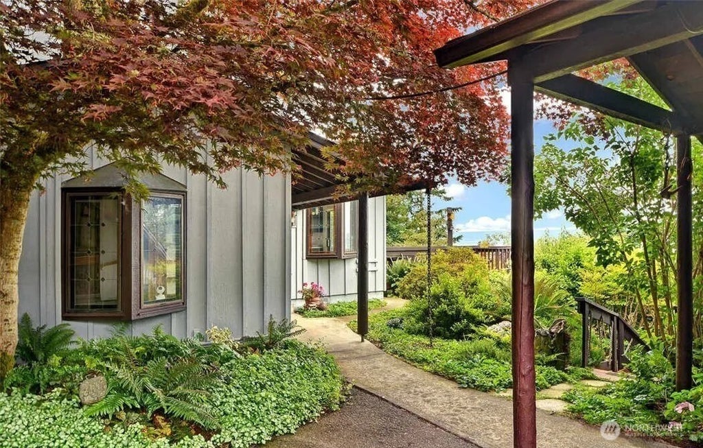 Photo of 5112 SW 311th Place, Federal Way, WA 98023 (MLS # 2580516)