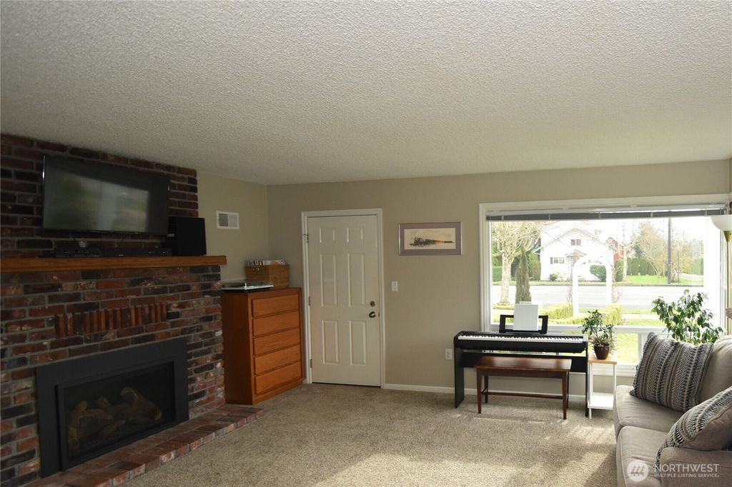 Photo of 701 E Grover Street, Lynden, WA 98264 (MLS # 2483384)