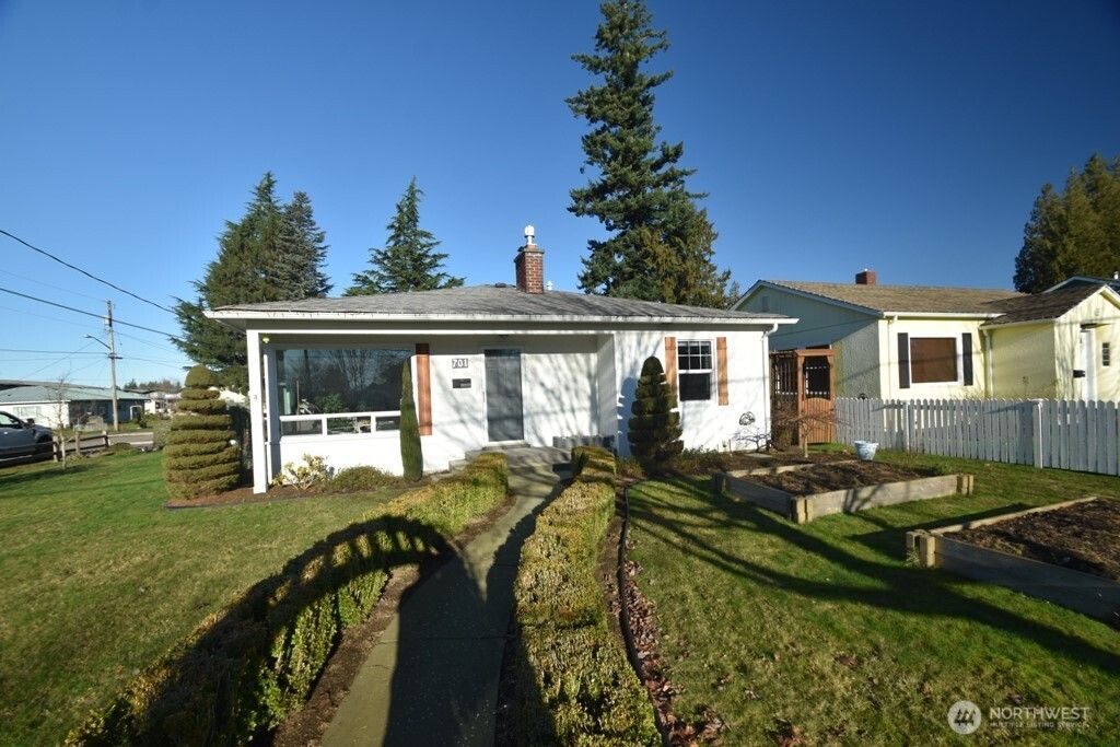 Photo of 701 E Grover Street, Lynden, WA 98264 (MLS # 2483384)