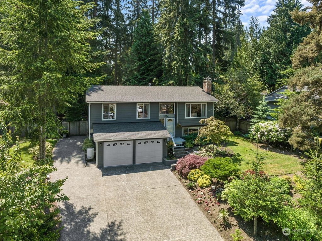 Photo of 11921 NE 148th Street, Kirkland, WA 98034 (MLS # 2073473)