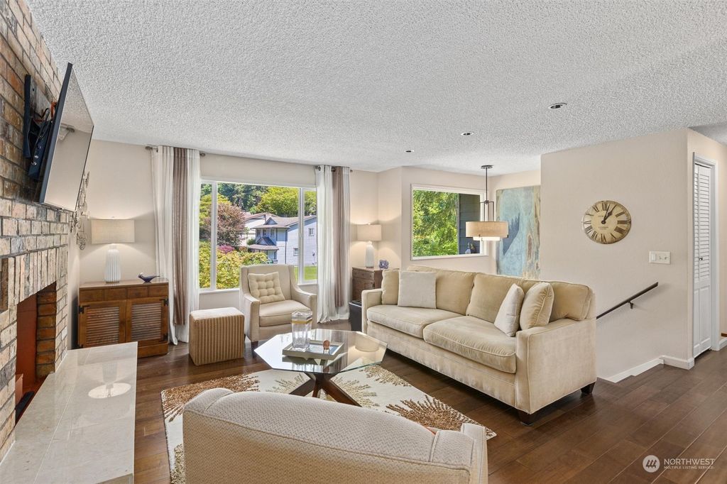 Photo of 11921 NE 148th Street, Kirkland, WA 98034 (MLS # 2073473)