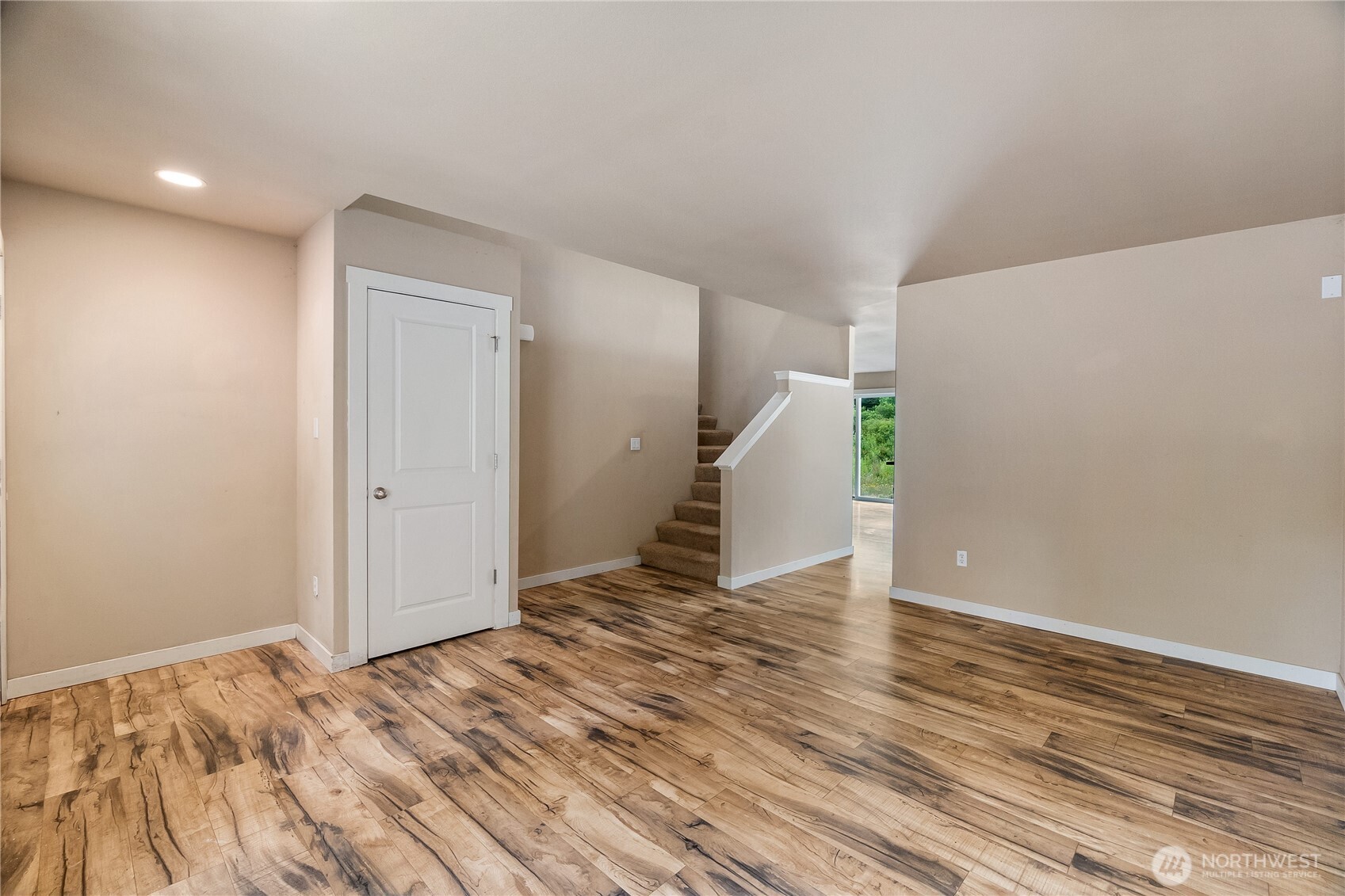 932 Tipsoo Loop N