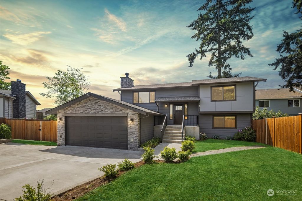 Photo of 15822 34th Avenue W, Lynnwood, WA 98087 (MLS # 2232580)