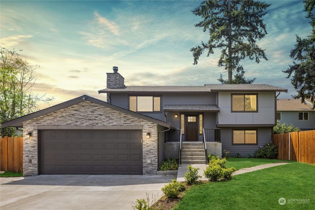 Photo of 15822 34th Avenue W, Lynnwood, WA 98087 (MLS # 2232580)