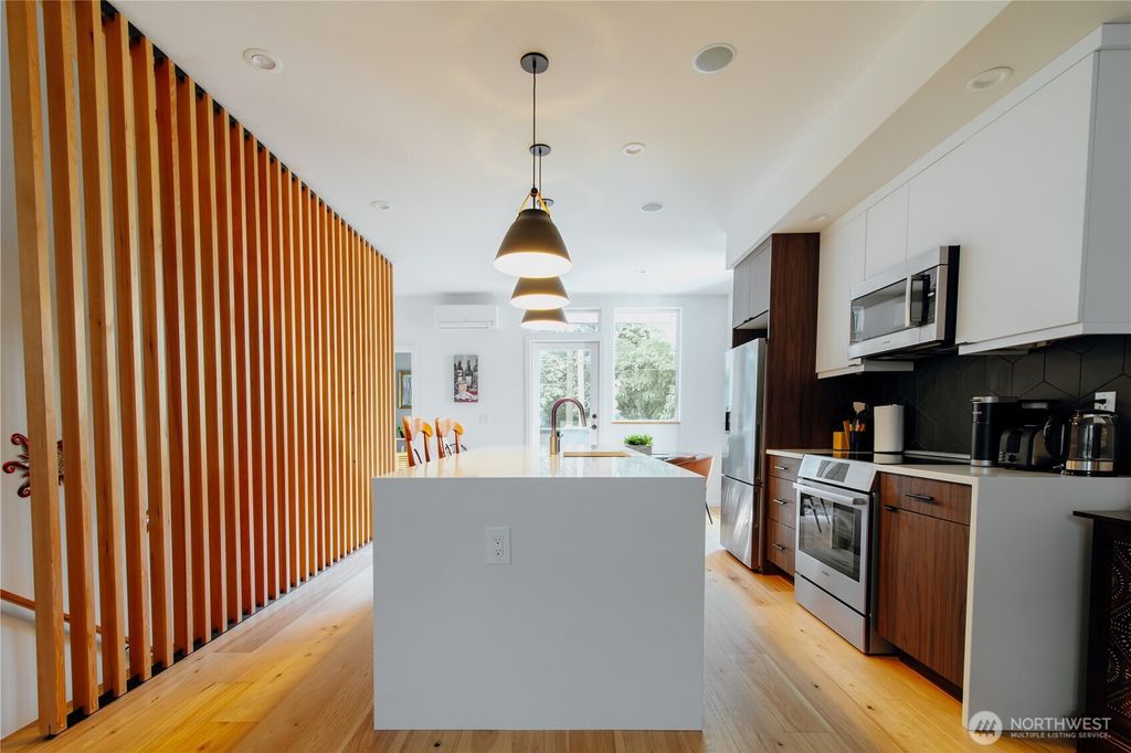 Photo of 126 W Florentia Street #D, Seattle, WA 98119 (MLS # 2433424)