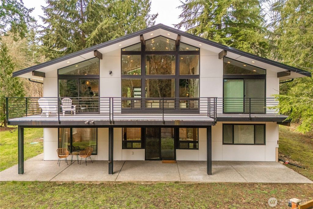 Photo of 19615 SE 320th Street, Kent, WA 98042 (MLS # 2340979)