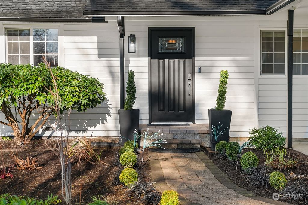 Photo of 32204 Queens Court, Carnation, WA 98014 (MLS # 2320101)
