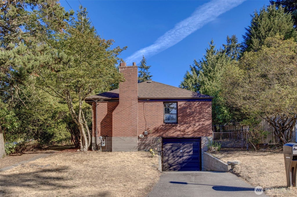 Photo of 12004 5th Ave NE AVE, Seattle, WA 98125 (MLS # 2575936)