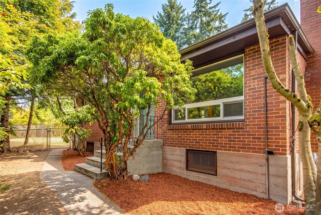Photo of 12004 5th Ave NE AVE, Seattle, WA 98125 (MLS # 2575936)