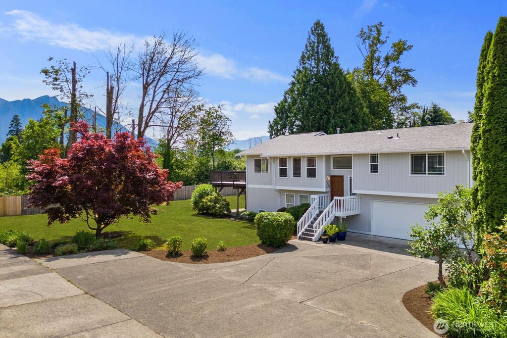 Photo of 38505 SE 86th Place, Snoqualmie, WA 98065 (MLS # 2564163)
