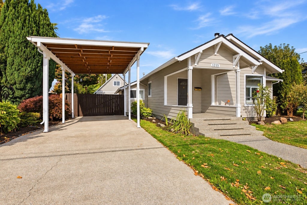 Photo of 1215 8th Avenue NW, Puyallup, WA 98371 (MLS # 2590493)