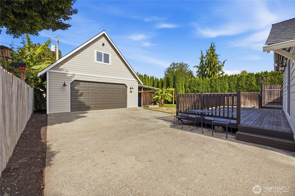 Photo of 1215 8th Avenue NW, Puyallup, WA 98371 (MLS # 2590493)