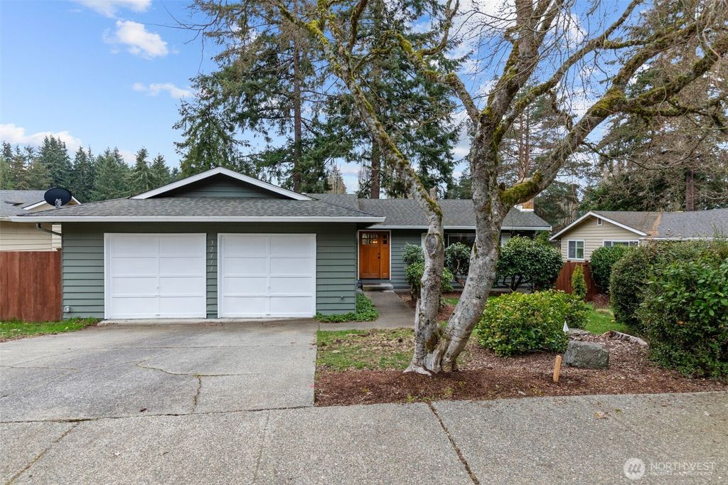 Photo of 32411 29th Avenue SW, Federal Way, WA 98023 (MLS # 2343615)