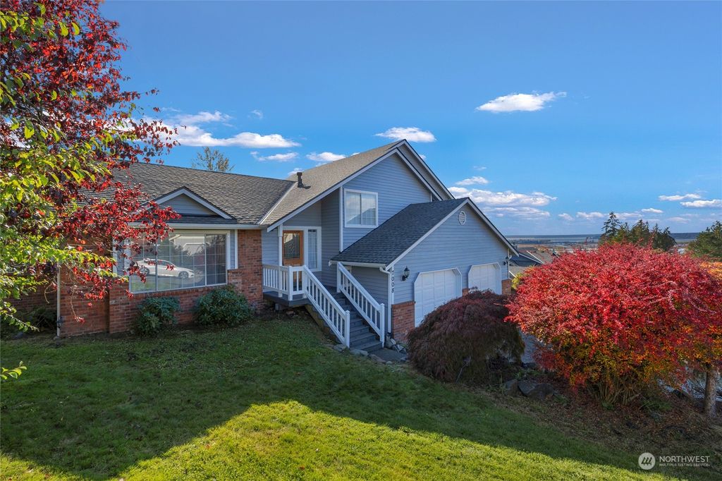 Photo of 7008 53rd Place NE, Marysville, WA 98270 (MLS # 2304905)