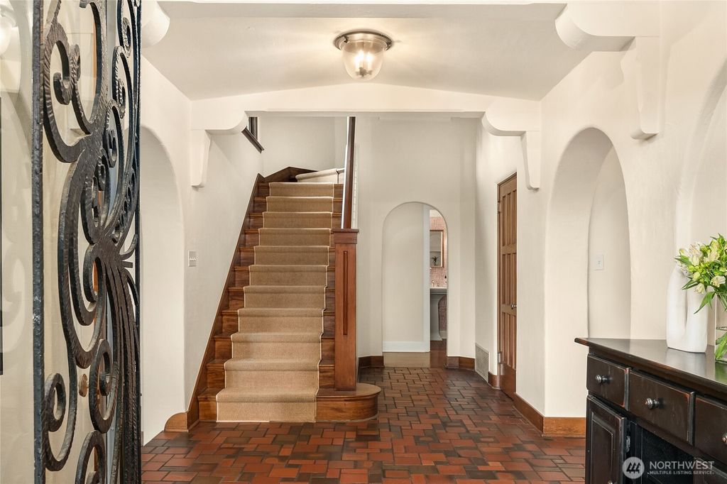 Photo of 1919 Shenandoah Drive E, Seattle, WA 98112 (MLS # 2356927)