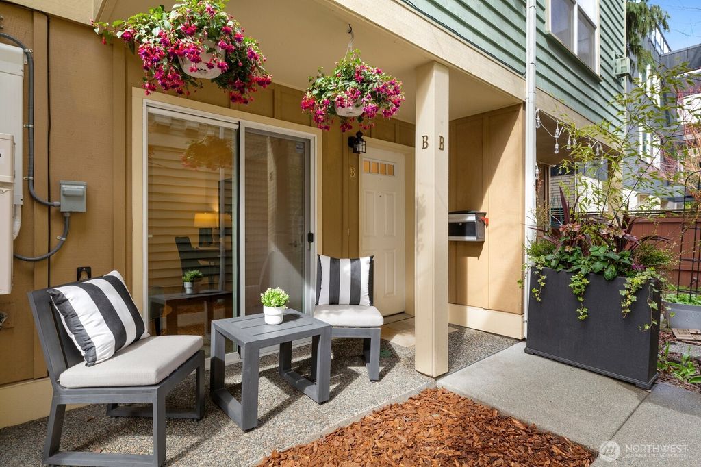 Photo of 335 16th Avenue E #B, Seattle, WA 98112 (MLS # 2393634)