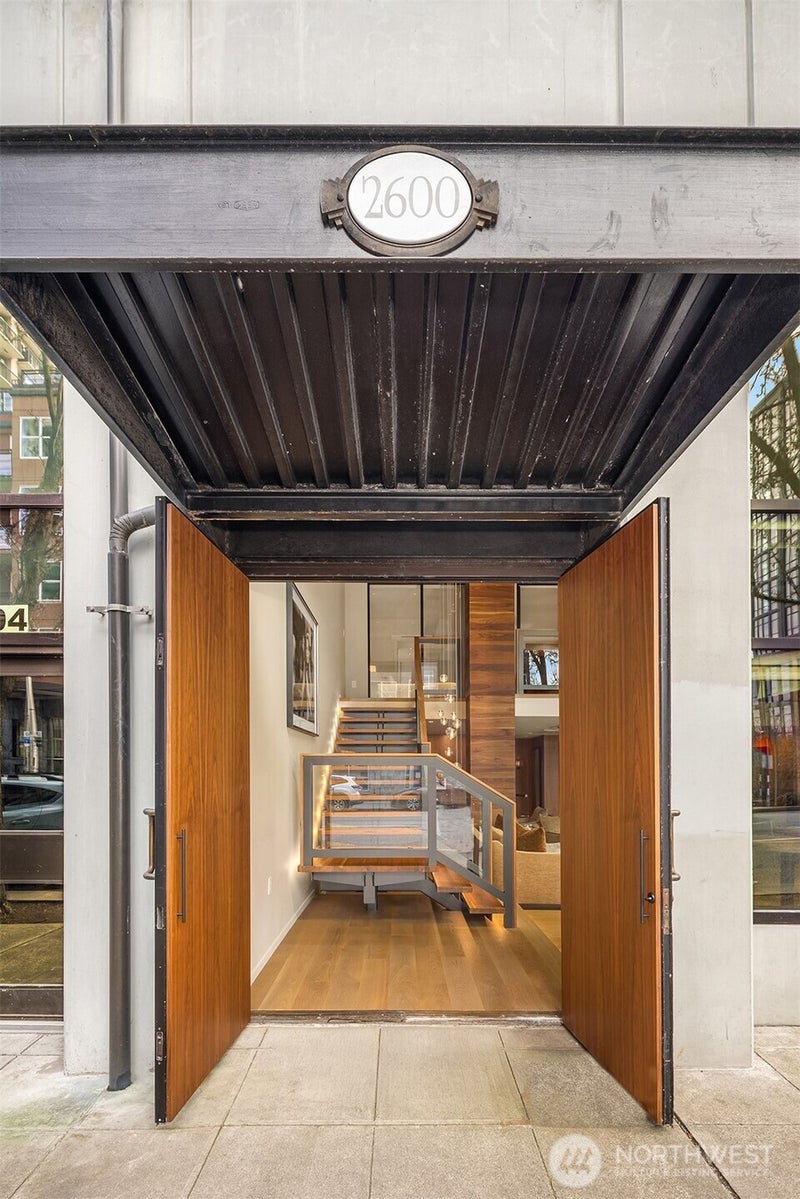 80 Vine Street 2600
