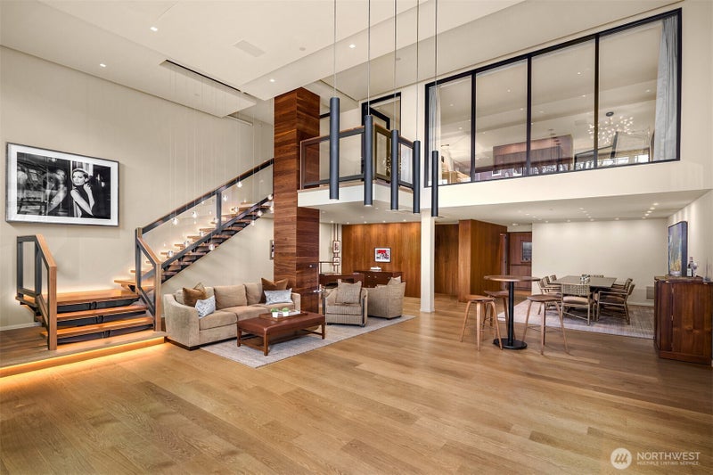 80 Vine Street 2600