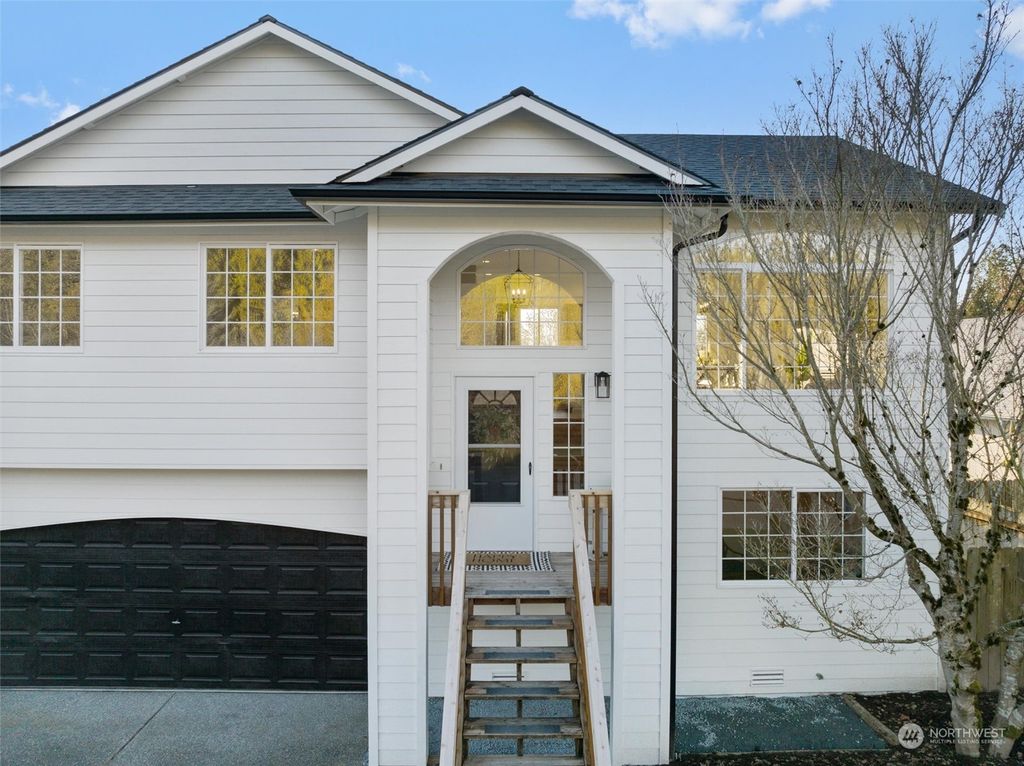 Photo of 906 E Galena Street, Granite Falls, WA 98252 (MLS # 2181210)