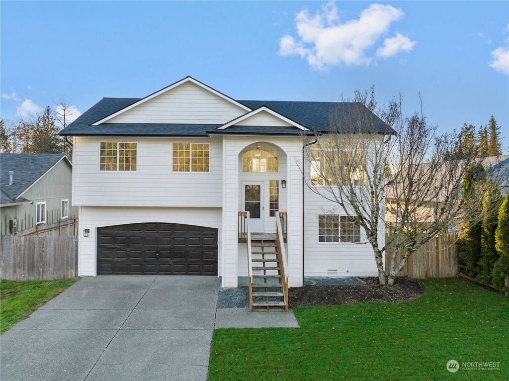 Photo of 906 E Galena Street, Granite Falls, WA 98252 (MLS # 2181210)
