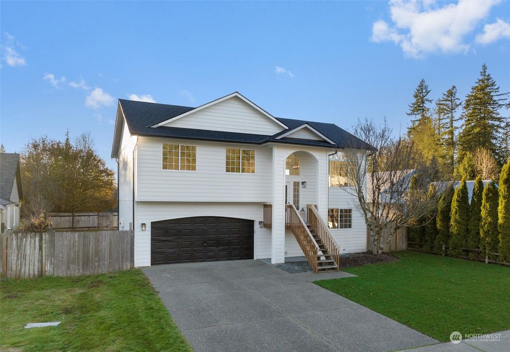 Photo of 906 E Galena Street, Granite Falls, WA 98252 (MLS # 2181210)