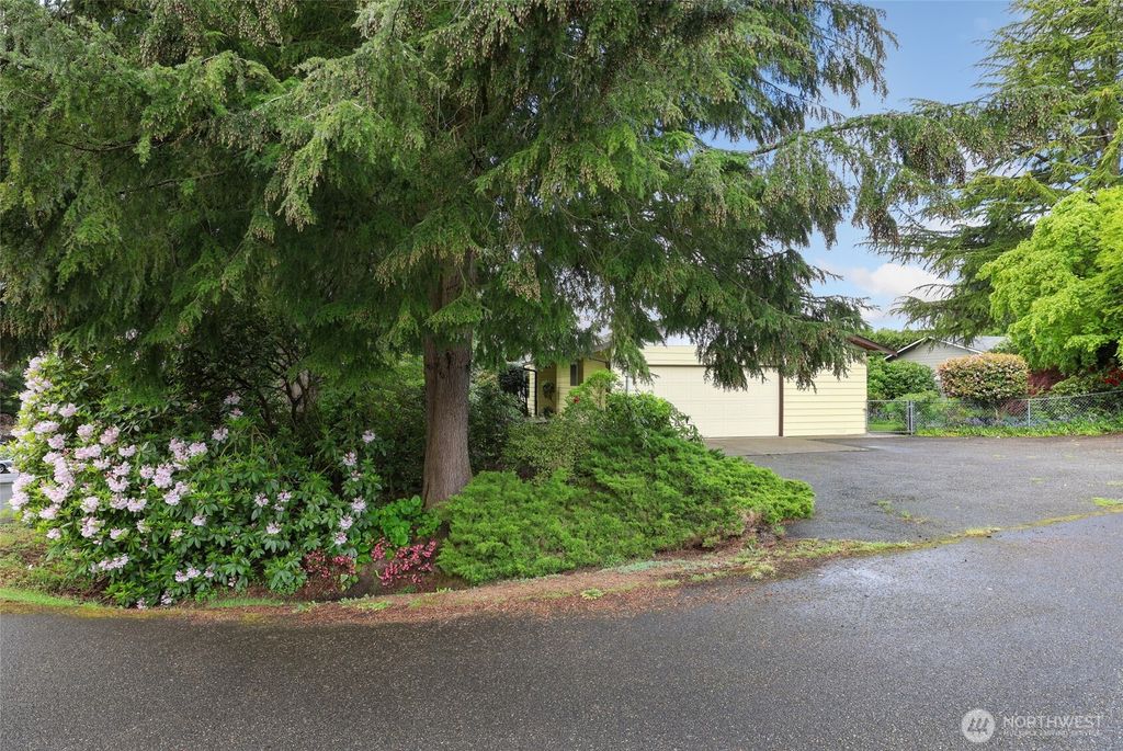 Photo of 12708 SE 258th Street, Kent, WA 98030 (MLS # 2367155)