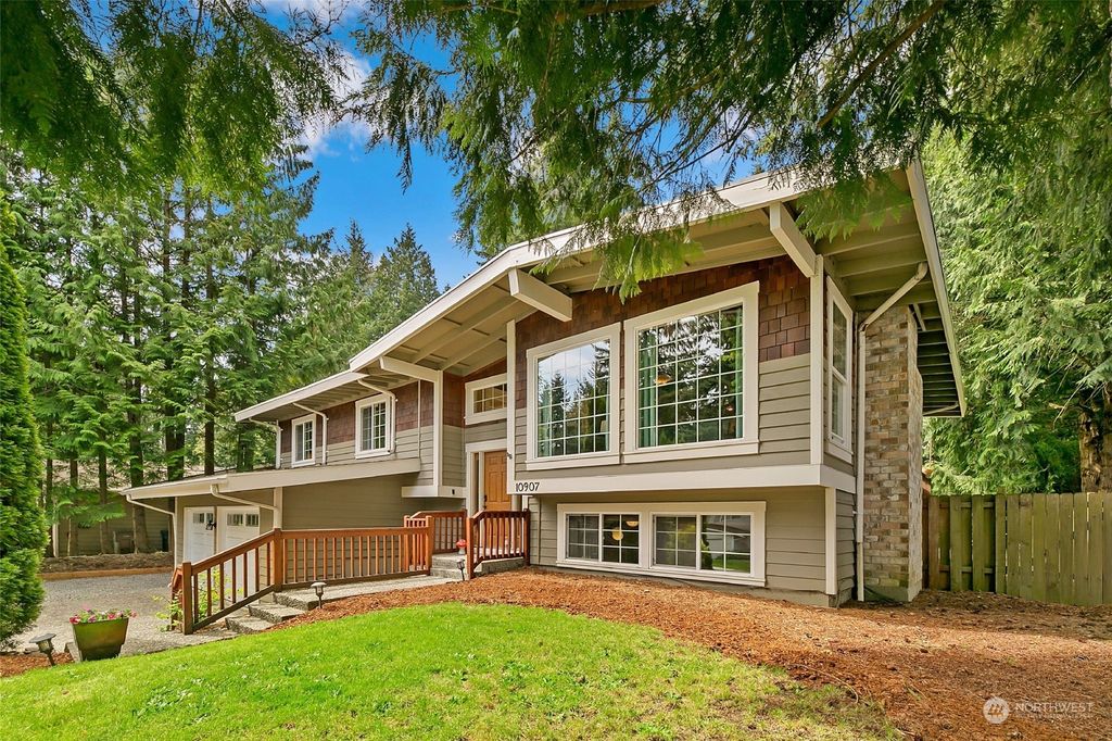 Photo of 10907 165th Place NE, Redmond, WA 98052 (MLS # 2069362)