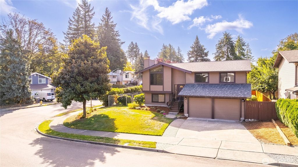 Photo of 3327 SE 17th Street, Renton, WA 98058 (MLS # 2436927)