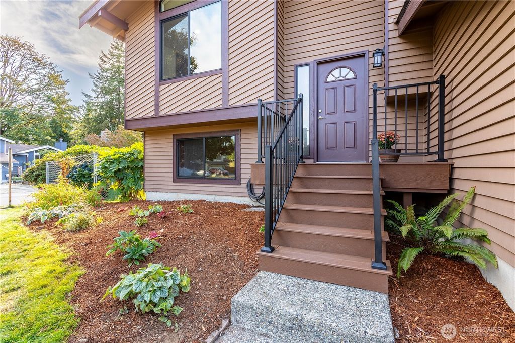 Photo of 3327 SE 17th Street, Renton, WA 98058 (MLS # 2436927)