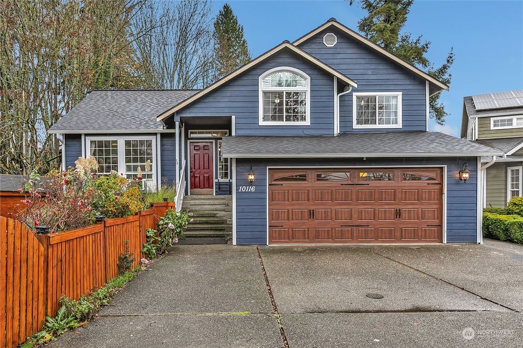 Photo of 10116 125th Avenue NE, Kirkland, WA 98033 (MLS # 2305974)