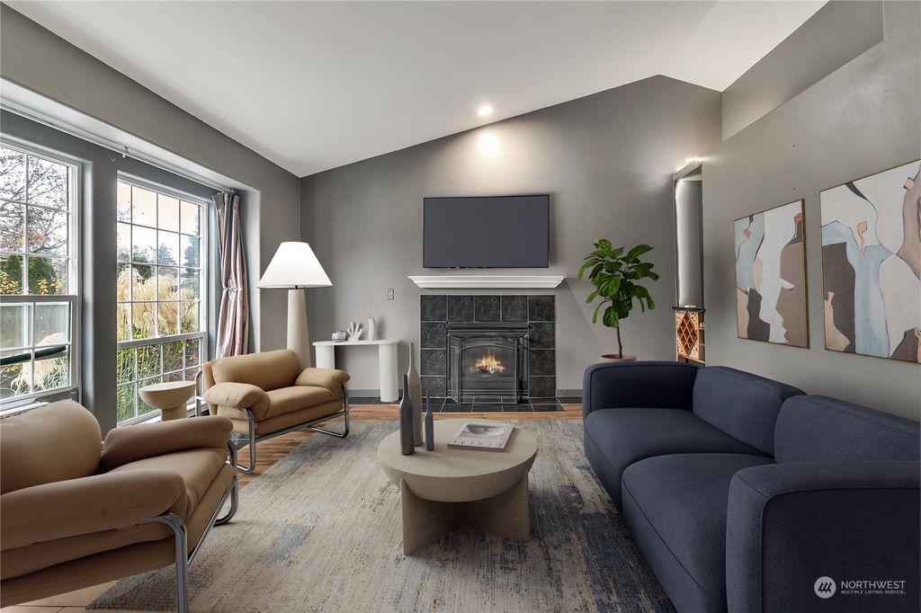 Photo of 10116 125th Avenue NE, Kirkland, WA 98033 (MLS # 2305974)