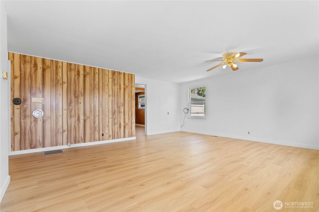 Photo of 3331 Phillips Avenue, Bremerton, WA 98310 (MLS # 2518096)