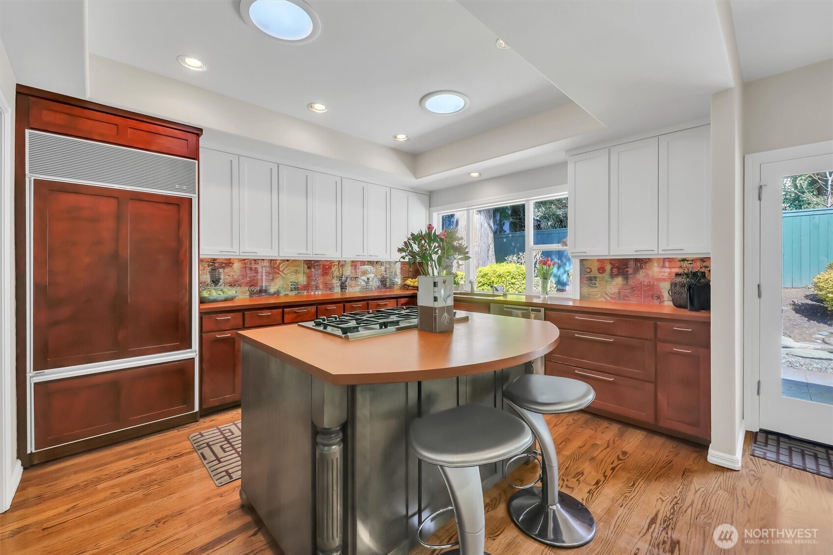 Bellevue, Washington, 98004, United States, 2 Bedrooms Bedrooms, ,3 BathroomsBathrooms,Residential,Active,2035071