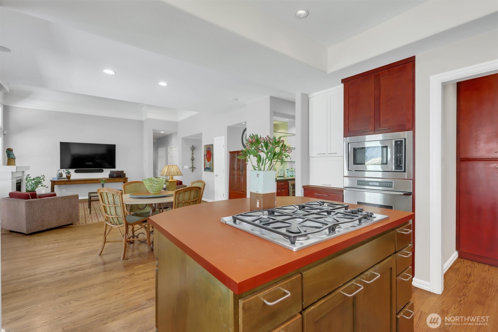 Bellevue, Washington, 98004, United States, 2 Bedrooms Bedrooms, ,3 BathroomsBathrooms,Residential,Active,2035071