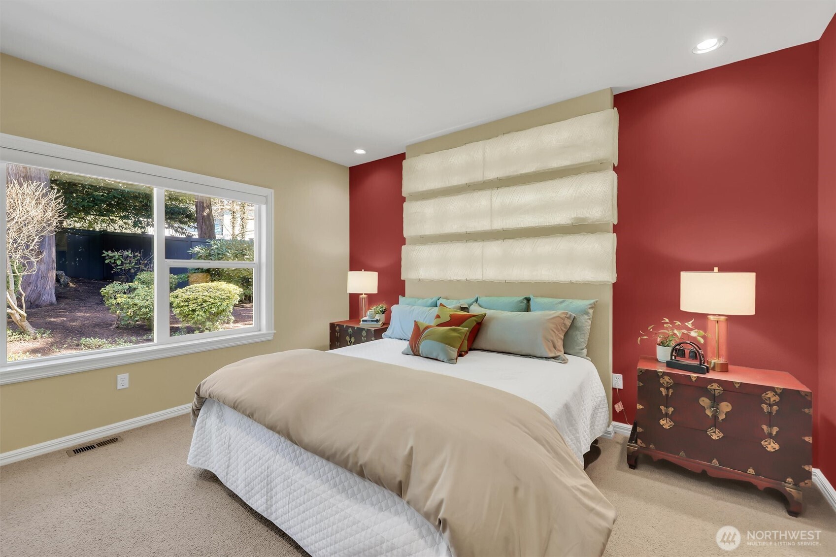 Bellevue, Washington, 98004, United States, 2 Bedrooms Bedrooms, ,3 BathroomsBathrooms,Residential,Active,2035071